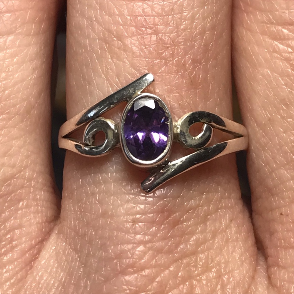 Amethyst silver scroll ring - Picture 5 of 6